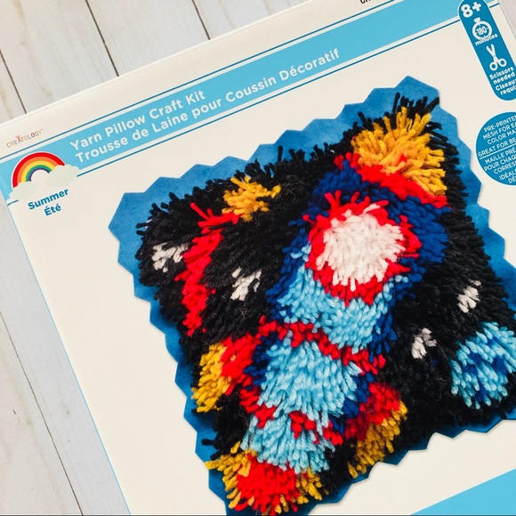 Creatology Yarn Pillow Craft Kit - Picture 6 of 7